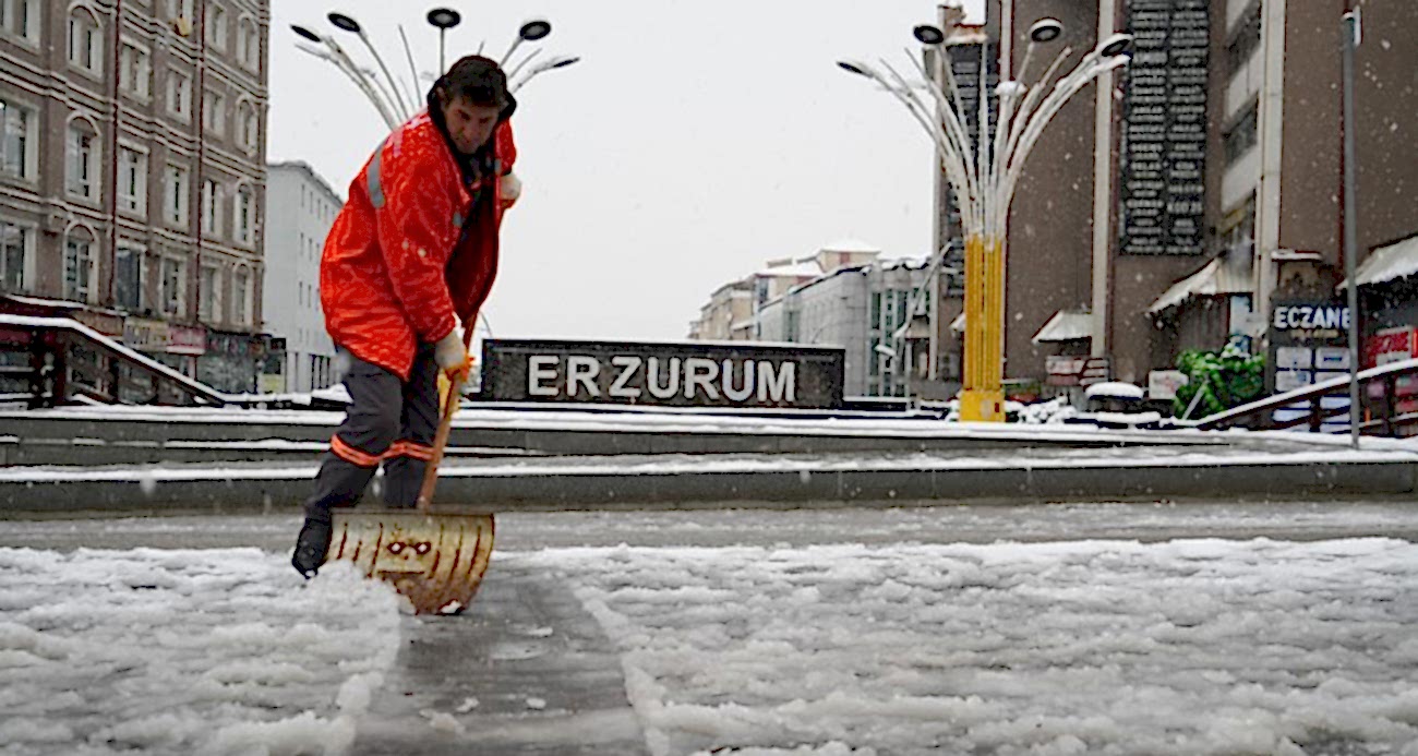 Erzurum'da kar etkili oldu