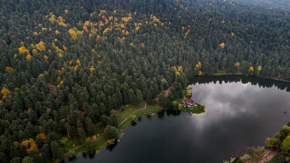 Gölcük Tabiat Parkı’nda sonbahar güzelliği mest etti