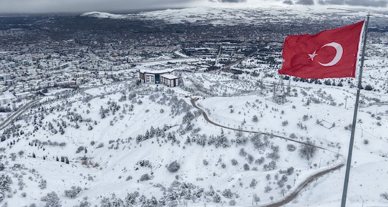 Medeniyetlerin beşiği Harput beyaza büründü, kartpostallık görüntüler oluştu