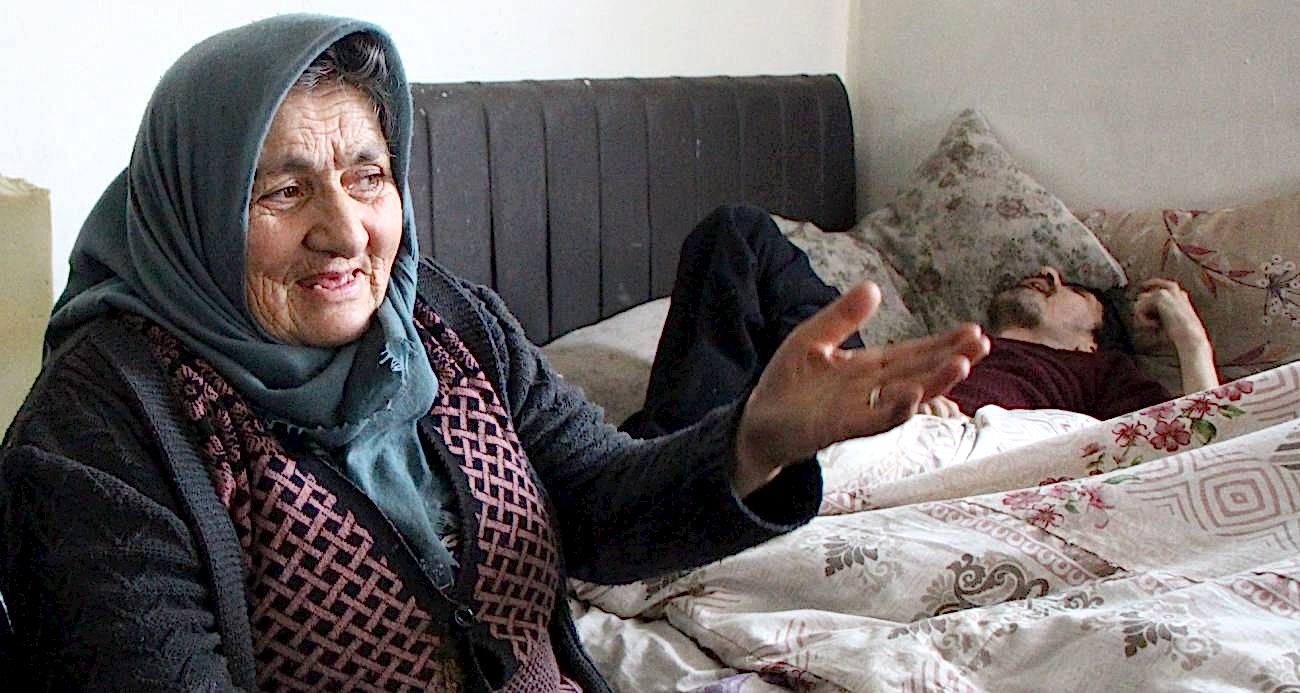 Engelli evlatlarına ömrünü adayan anne