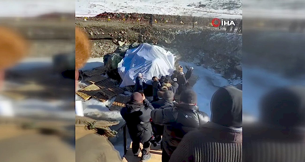 Kırgızistan'da 180 tonluk nefrit benzeri taş bulundu