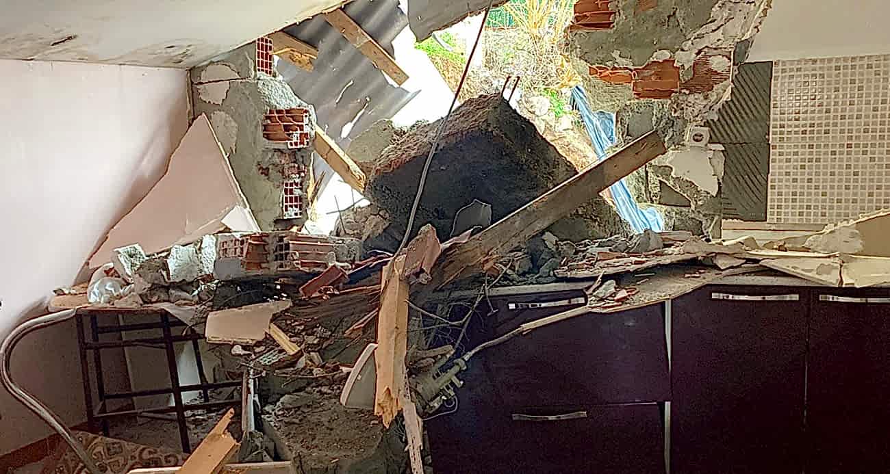 İstinat duvarı çökünce ortalık savaş alanına döndü