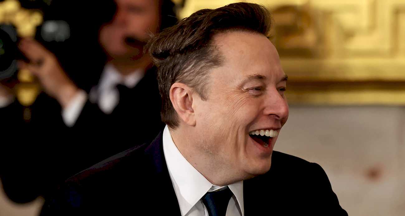 Elon Musk net serveti 800 milyar doları aşan tarihteki ilk insan oldu