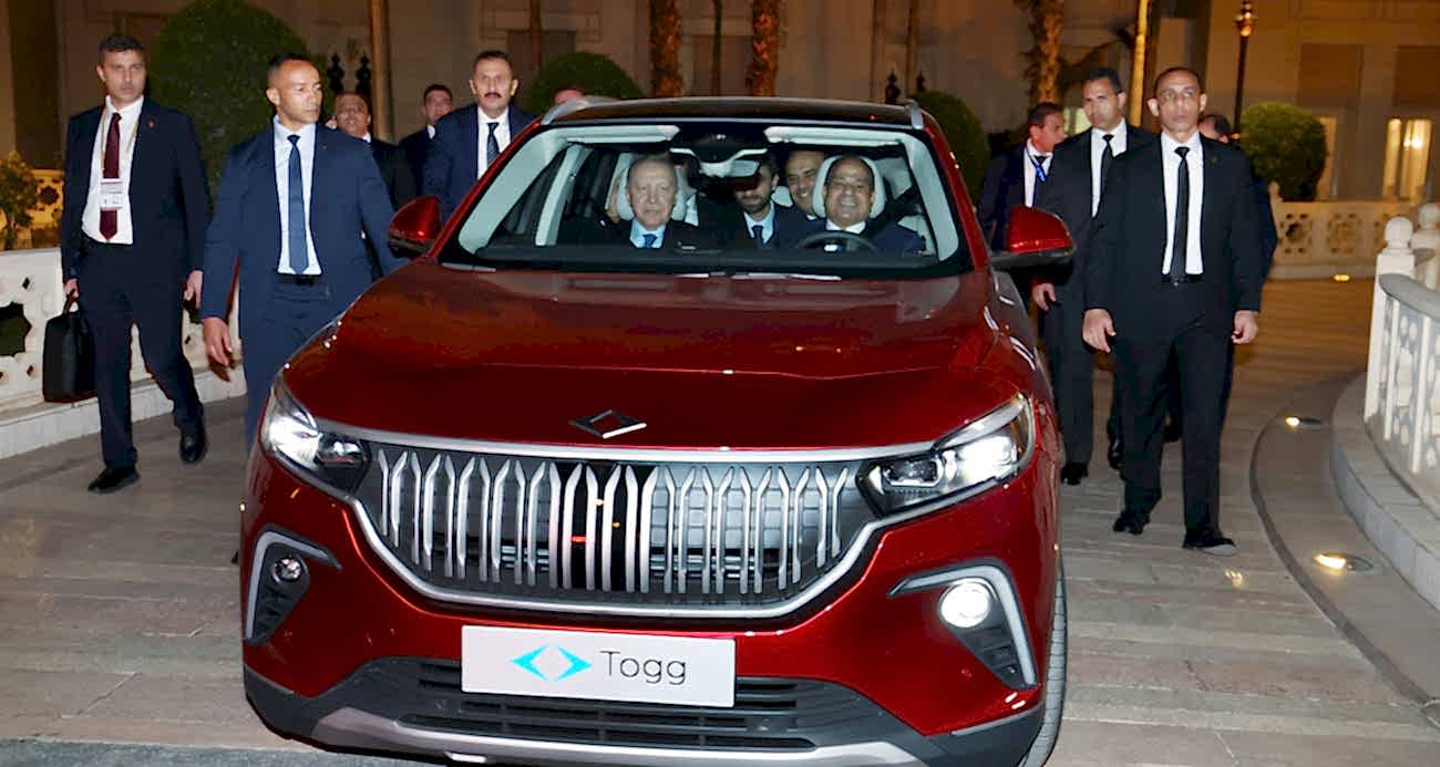 Cumhurbaşkanı Erdoğan’dan Mısır Cumhurbaşkanı es-Sisi’ye Togg hediyesi