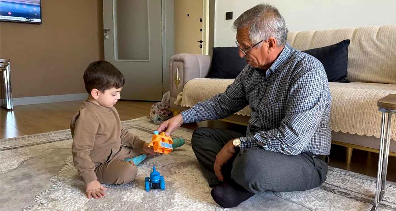 Bakan Kurum’un hikayesini paylaştığı dede ve torun deprem anlarını anlattı