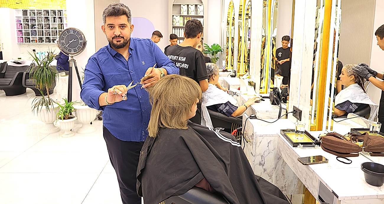 Gülerek uğurladığı müşterileri bir gün sonra enkaz altında kaldı