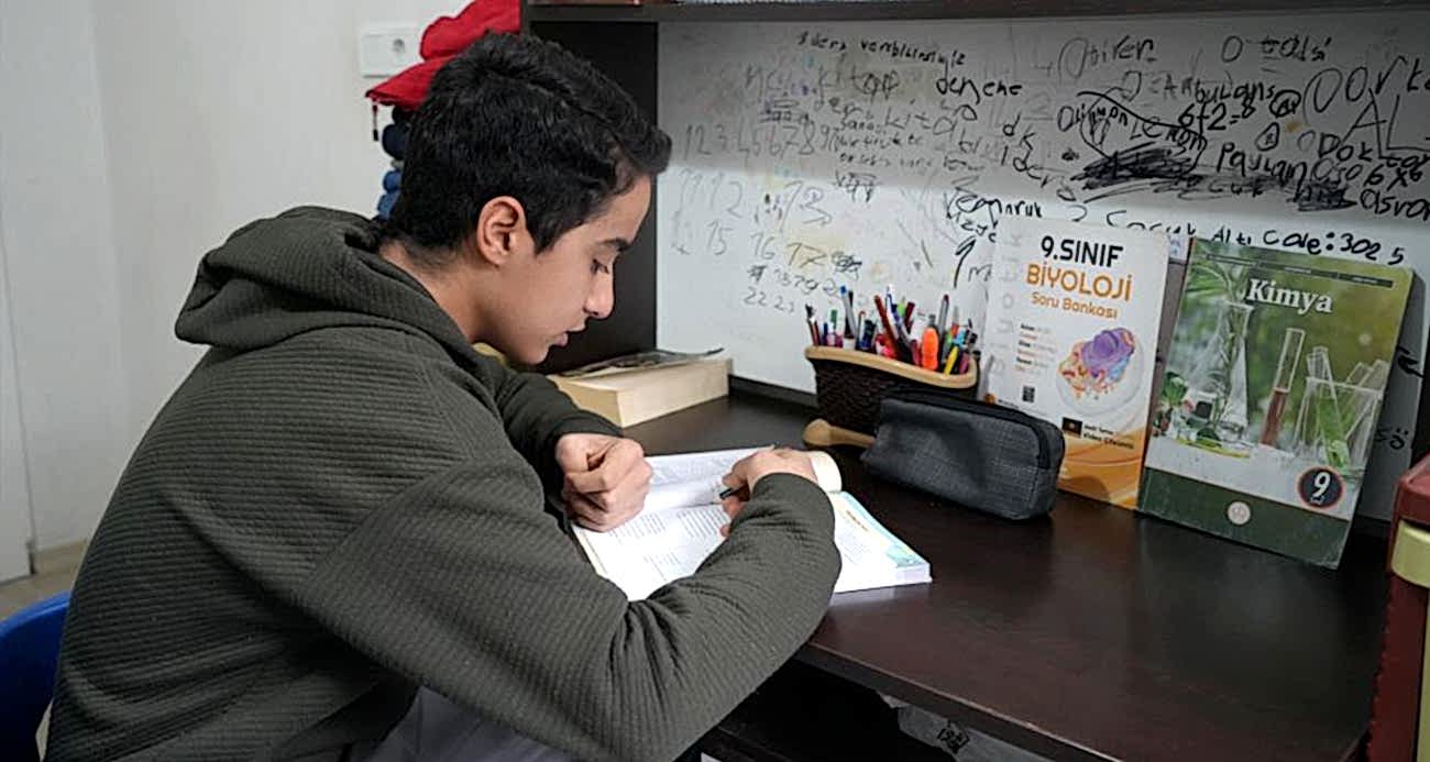 Depremde 6 kişilik aileden sadece o hayatta kaldı