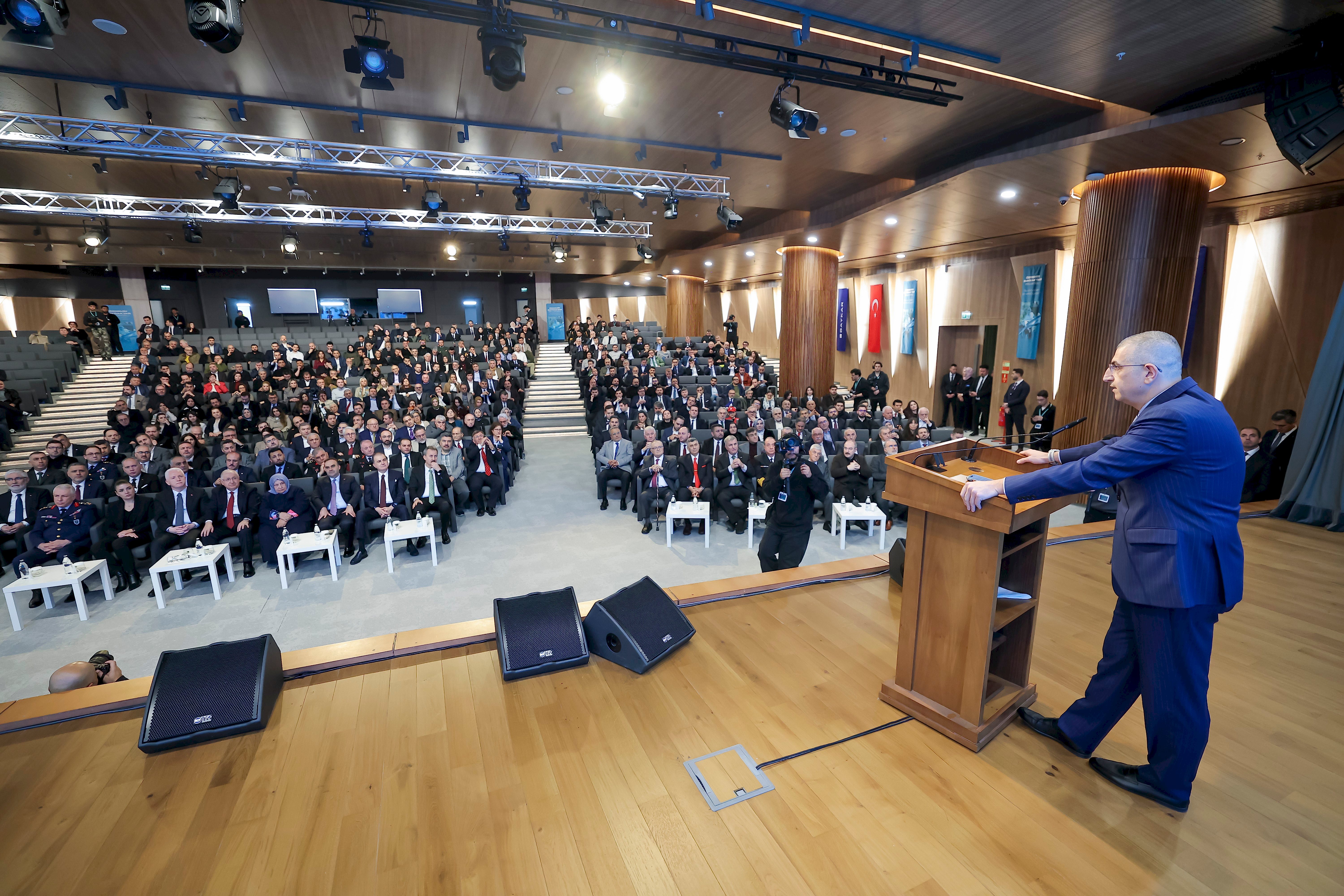 Özdemir Bayraktar’ın yaşam öyküsü belgesel oldu