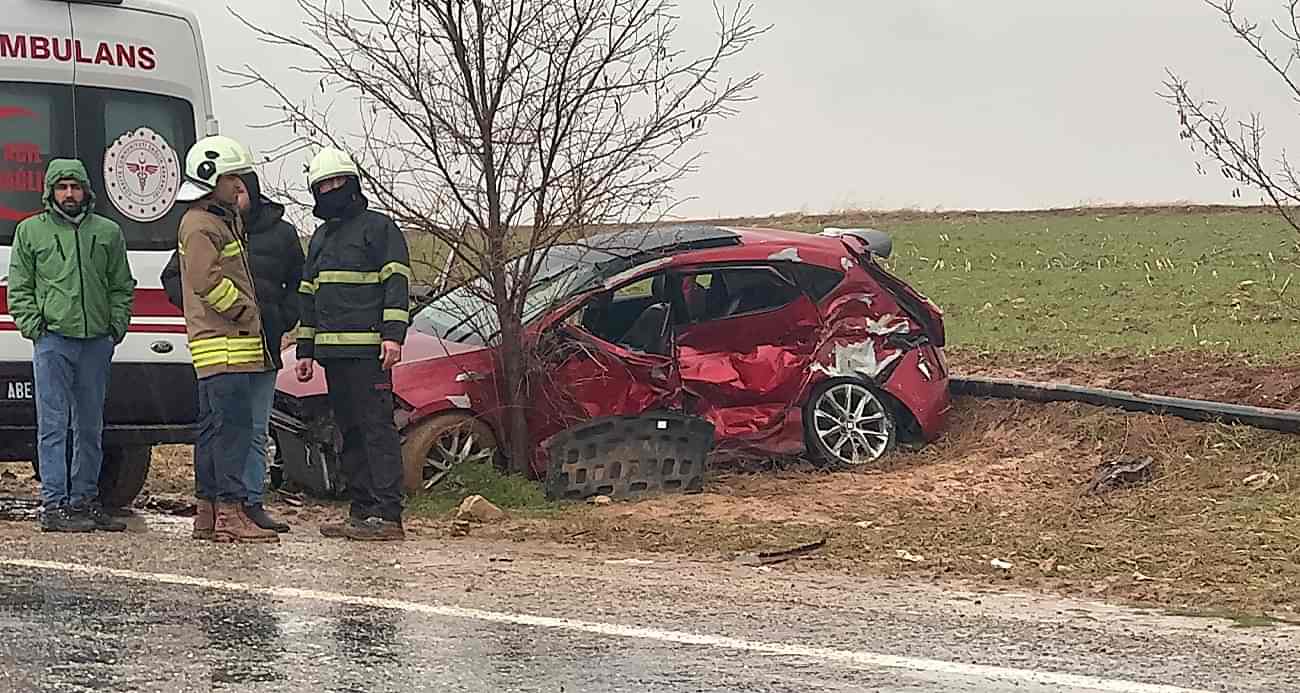 Mardin'de tır ile otomobil çarpıştı: 2 ölü,2 yaralı