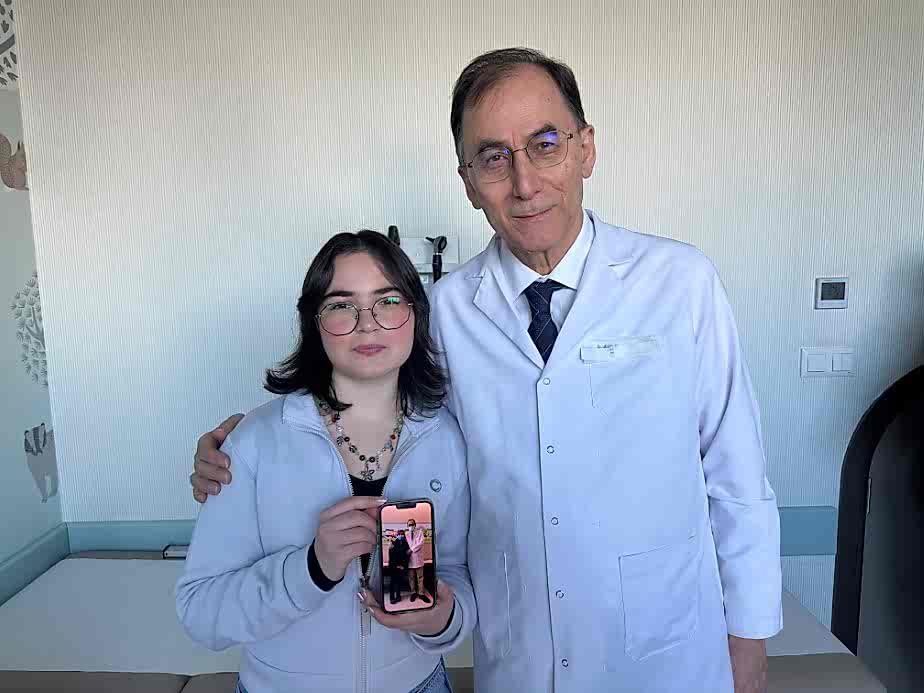 Lenf kanserini yendi, doktorundan ilham alıp tıp fakültesini kazandı: Yıllar sonra yine aynı karede buluştular