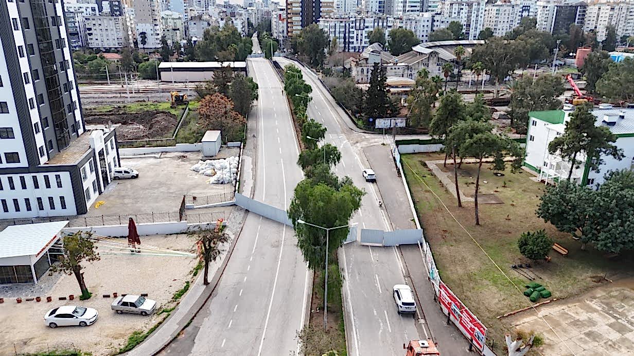 James Bond filminin bazı sahneleri çekilmişti: O köprüde yıkım başladı