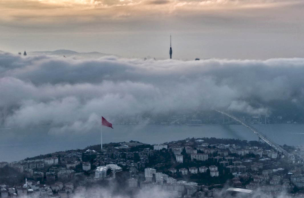 İstanbul sisle uyandı, mest eden görüntü havadan görüntülendi