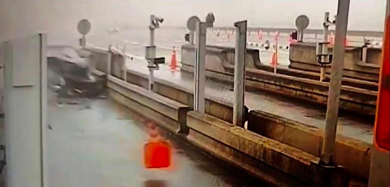 Kuzey Marmara gişelerinde araç bariyerlere böyle çarptı: 1 yaralı - ASAYİŞ