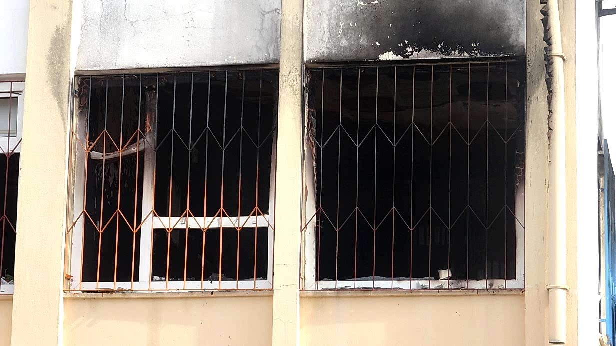 Antalya’da ilkokulda yangın çıktı, öğrenciler tahliye edildi