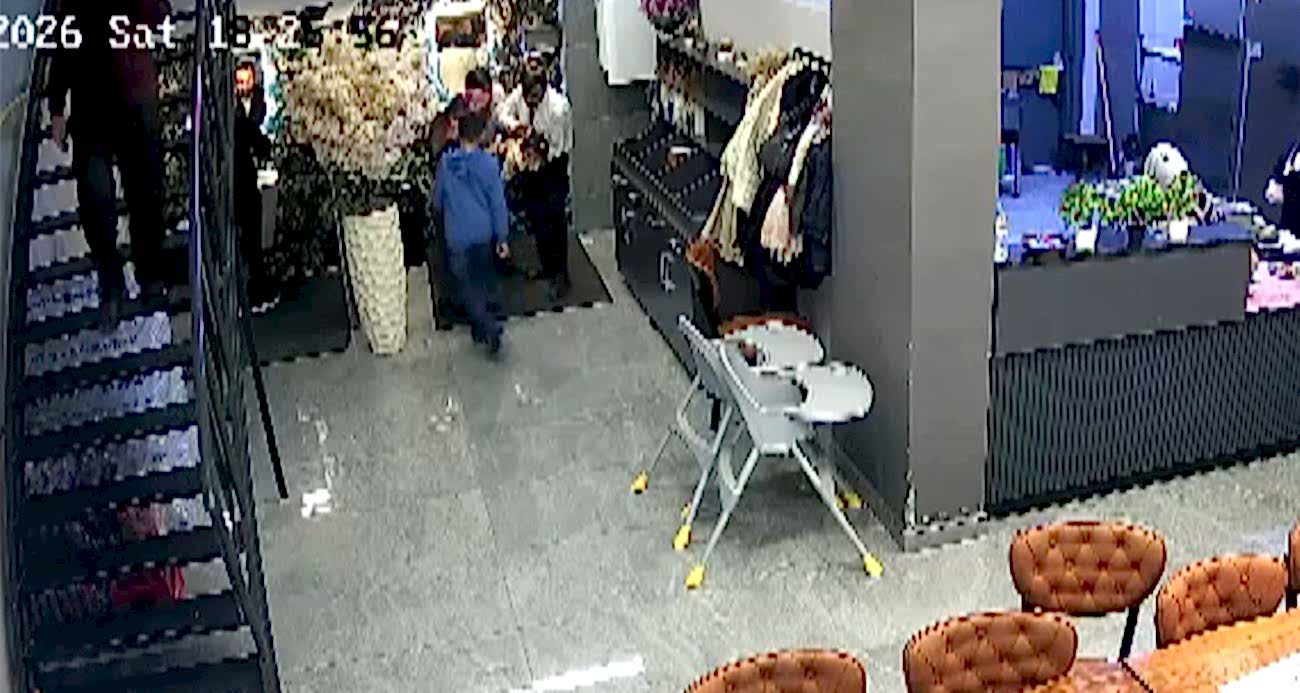 O anlar kamerada: Şefin Heimlich müdahalesi bebeği hayata bağladı - GÜNDEM