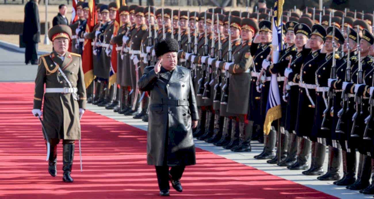 Kuzey Kore lideri Kim: "Ordumuzun savaş cephesi daha da genişleyecek"