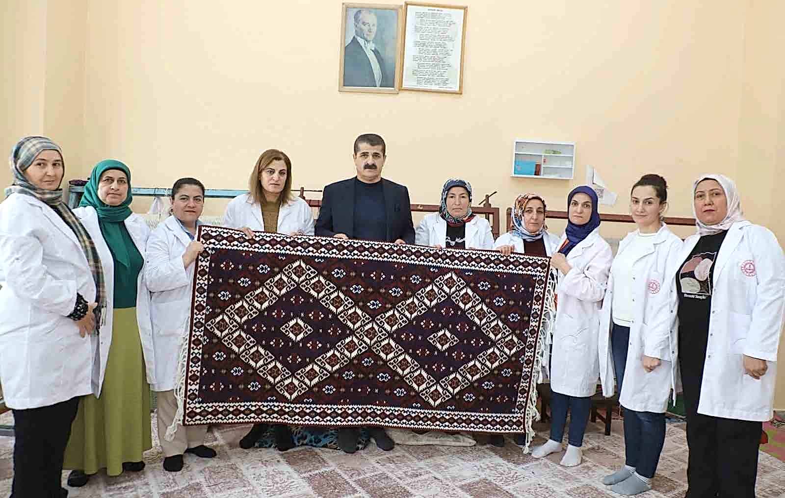 Hakkari’nin kilimleri, kültürel hafızayı günümüze taşıyor