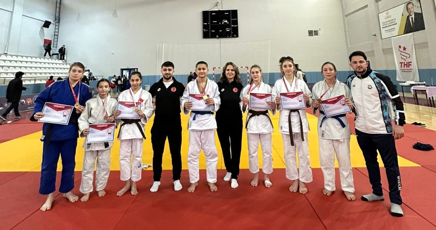 Yıldızlar judo grup müsabakalarında büyük başarı