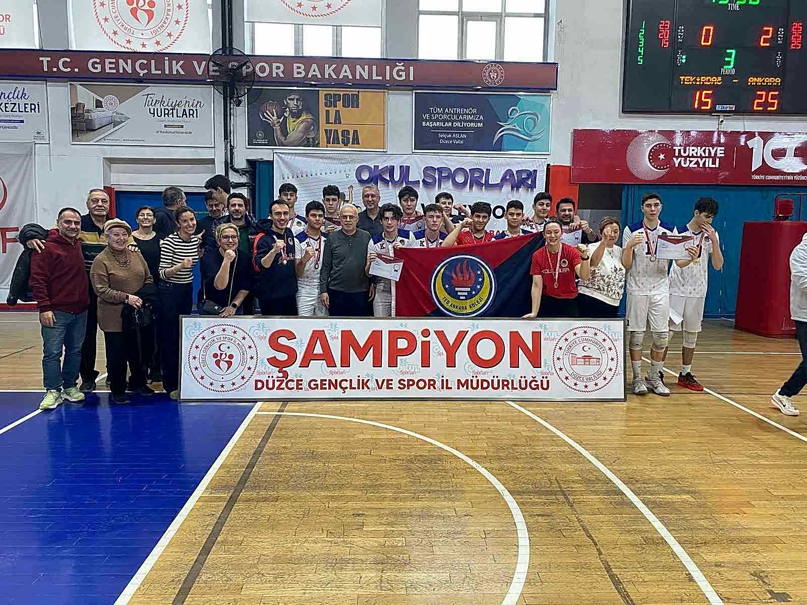 Düzce’de voleybol rüzgarı