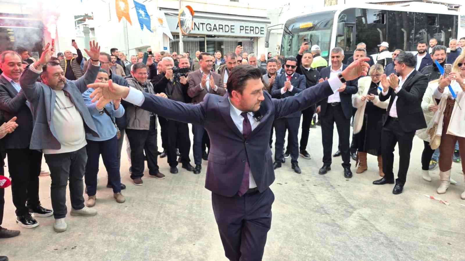 Görevi gözyaşlarıyla devraldı